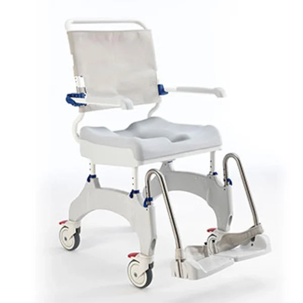 Chaise de douche et toilettes