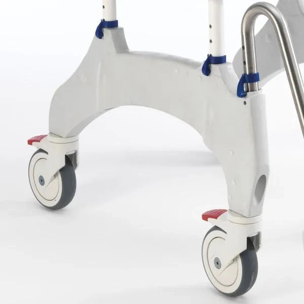 Chaise de douche et toilettes
