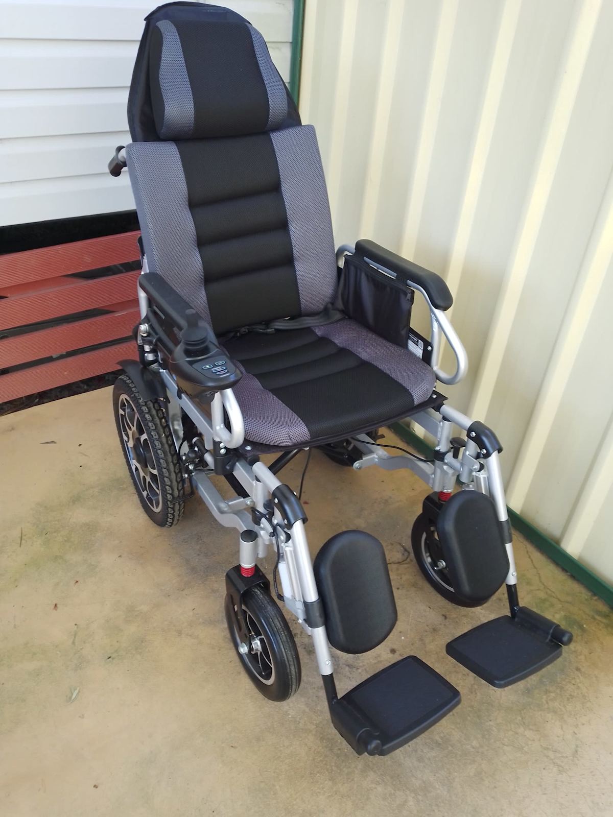 fauteuil roulant electrique avec telecommande